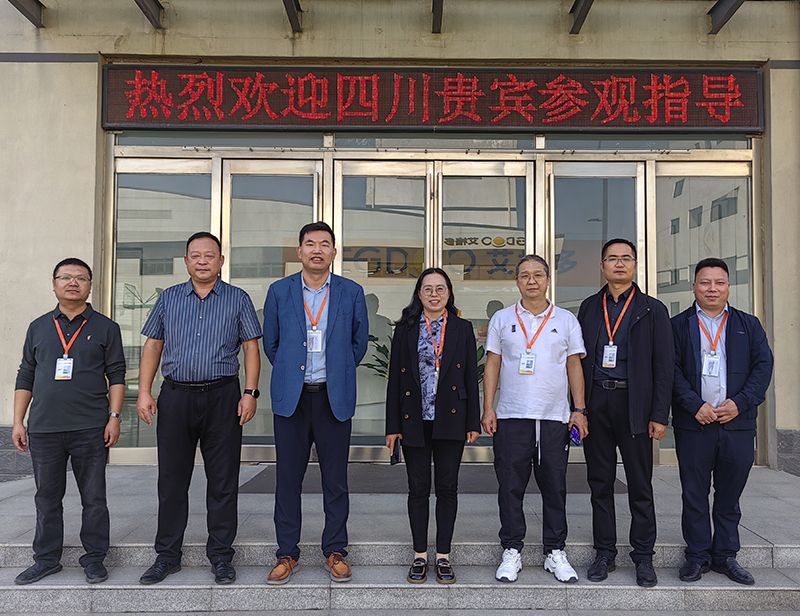 熱烈歡迎四川厚全生態(tài)農(nóng)業(yè)營養(yǎng)技術(shù)總監(jiān)何國茹、廣西立騰農(nóng)牧董事長吳錦山等一行蒞臨艾格多集團河南岐伯基地實地參觀考察